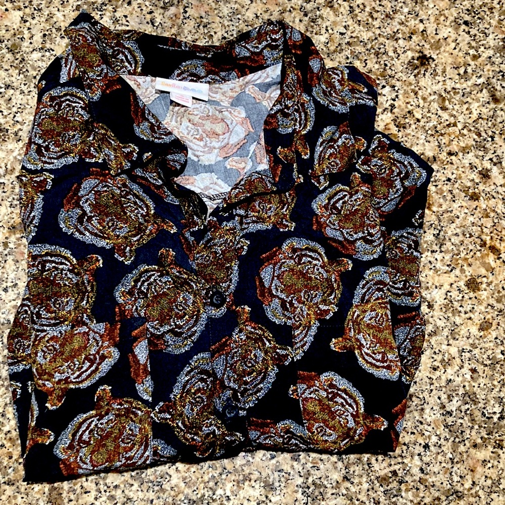 Rare lularoe tiger Amy button down shirt small